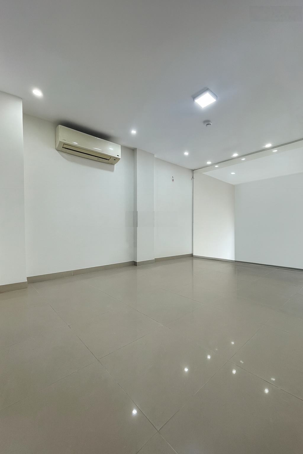 Cho thuê mặt bằng nhỏ 11m² - 102 Hoa Cúc, Phú Nhuận - 6 triệu/tháng