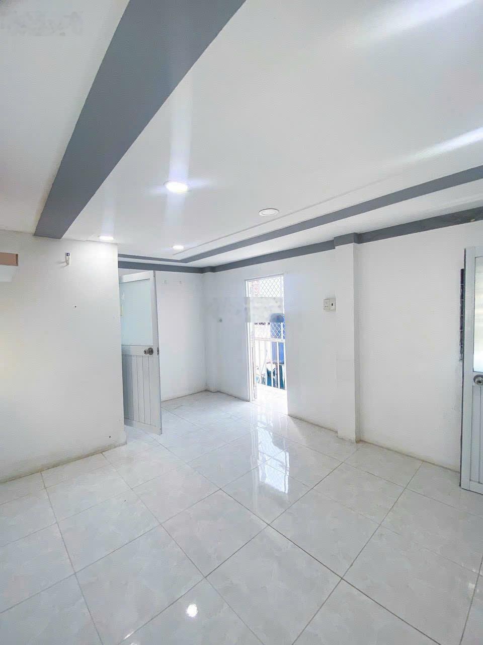 Bán nhà HXH VF3 Nguyễn Chí Thanh, P3, Quận 10, 2 lầu, 2PN, giá: 3 tỷ