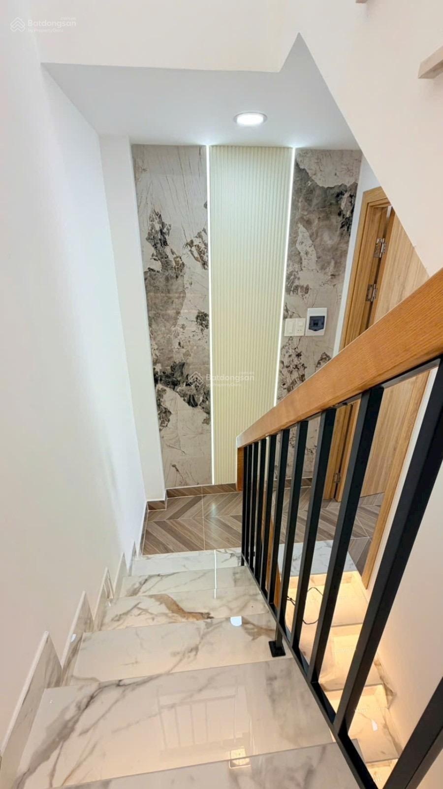 Nhà đẹp Huỳnh Văn Nghệ xây mới 4 tầng 2pn sân thượng shr chỉ 3.65 tỷ