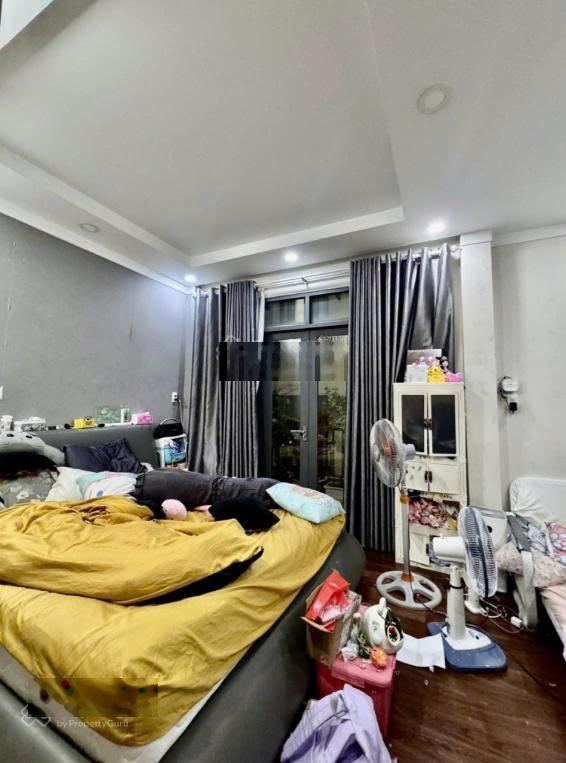 Sau lưng Mặt tiền, hẻm trước nhà 4m - Gần chợ Bà Chiểu - 35m2 ngang 6m, 4 tầng.