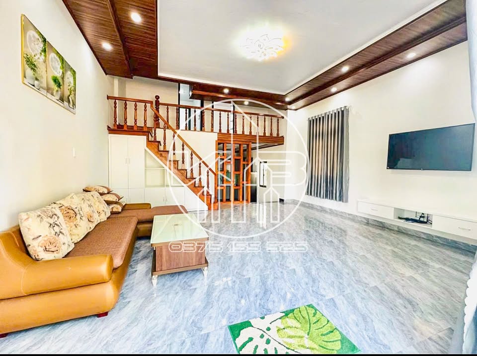 Bán nhà phố 2 tầng 38m² tại trung tâm Đà Lạt, gần chợ, tặng nội thất