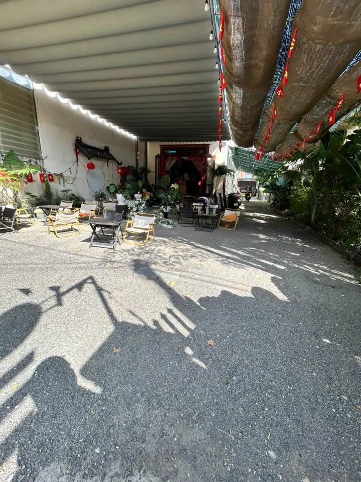 Nhà mặt tiền kinh doanh sầm uất, giảm sốc 2 tỷ, sổ đỏ riêng