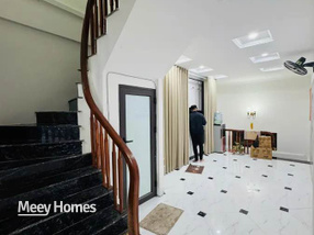 Bán nhà Hoàng Mai, ô tô vào nhà, 5 tầng, 50m2, mặt tiền 3,7m