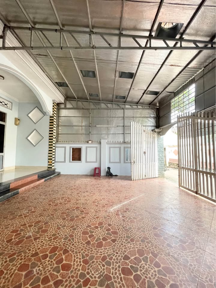 Nhà nguyên căn hẻm Lương Thế Vinh 4 ngủ, sân ô tô, giá hời