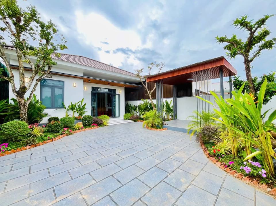 Dinh thự vườn mái Nhật cổ điển, mặt tiền đường nhựa sầm uất