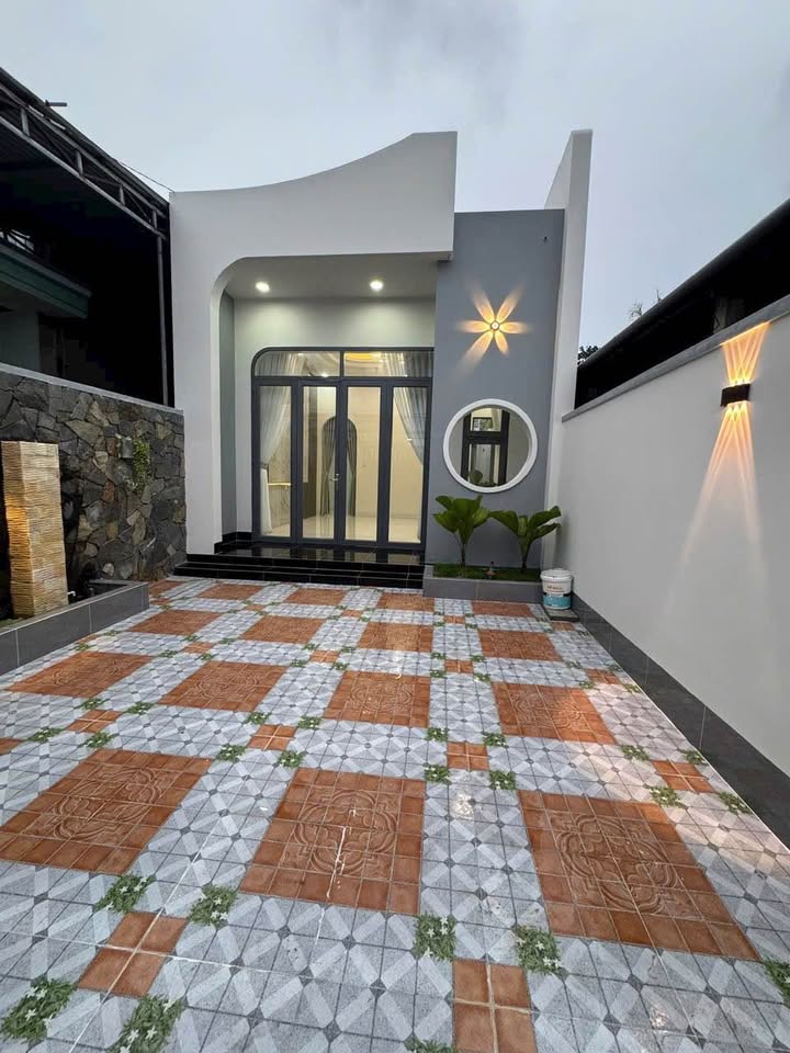 Nhà mới hoàn thiện, đầy đủ nội thất, vị trí đắc địa phường Long Hoa, Tây Ninh