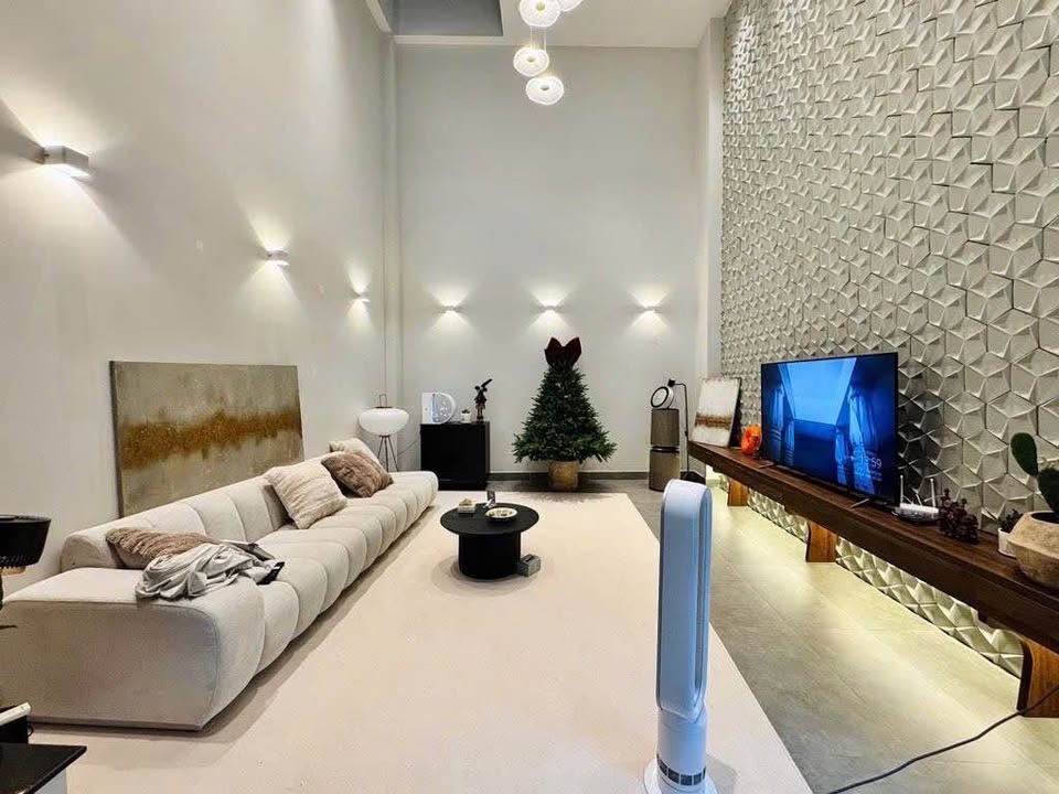 Chính chủ bán nhà Gò Vấp hẻm nhựa 8m, ô tô ngủ trong nhà, 5 tầng sang trọng, diện tích sàn 254m2, chỉ 12,5 tỷ