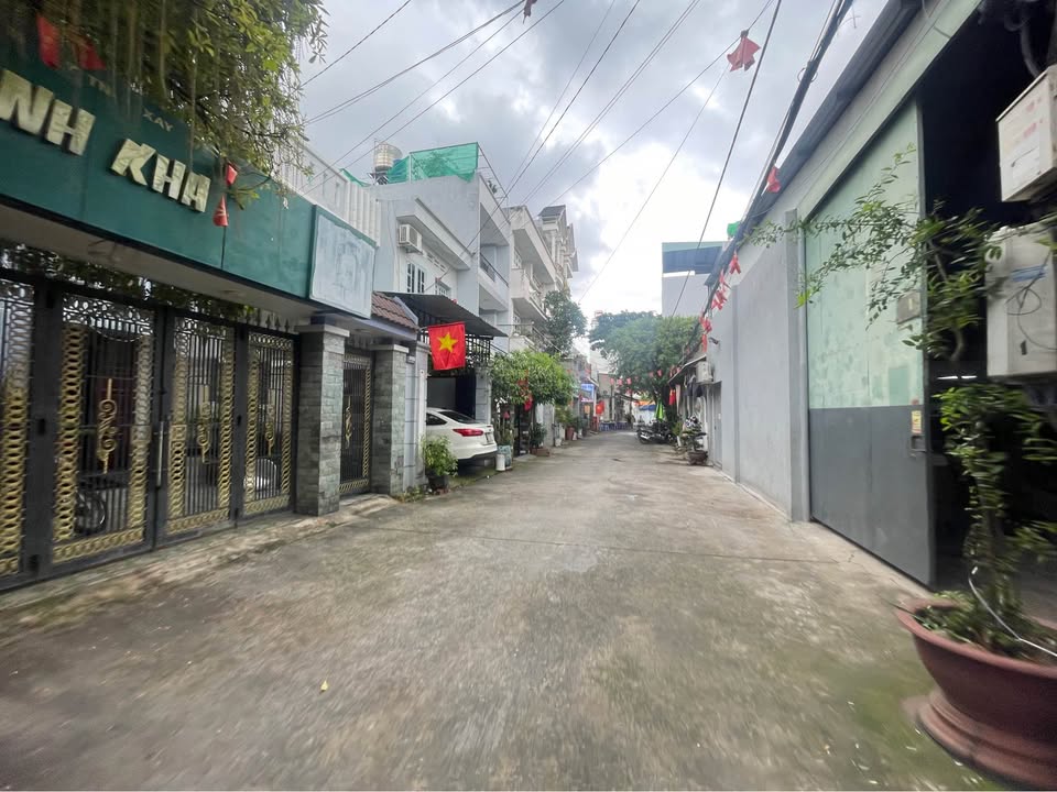 Bán nhà chính chủ 2 lầu, đường 10m, gần công an Phường Tân Thới Hiệp, Quận 12, giá tốt