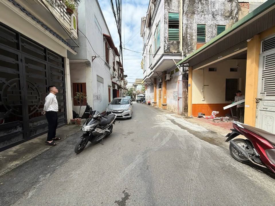 Nhà 3 tầng Âu Cơ, Việt Trì - gần phố đi bộ công viên Văn Lang