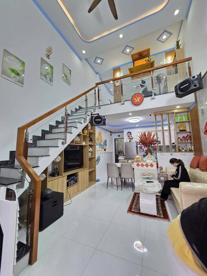 Nhà Dĩ An 48m2, 3 phòng ngủ, gần chợ, giá chỉ 1,65 tỷ