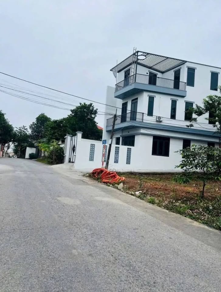 Bán gấp góc 2 mặt tiền khu dân cư Đồi Dẫm, Vĩnh Yên, giá hời