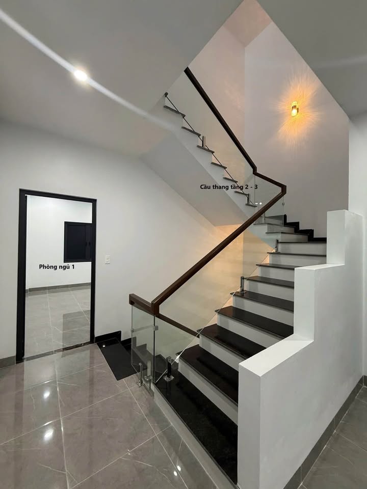 Nhà xây mới hoàn toàn, chỉ cần mang vali đến là có thể dọn vào ở ngay