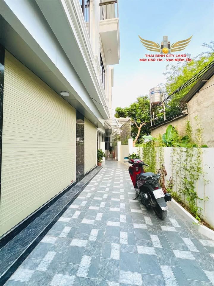 Nhà 3 tầng đẹp, hướng Đông Nam, 42m² - Vị trí vàng phường Trần Lãm