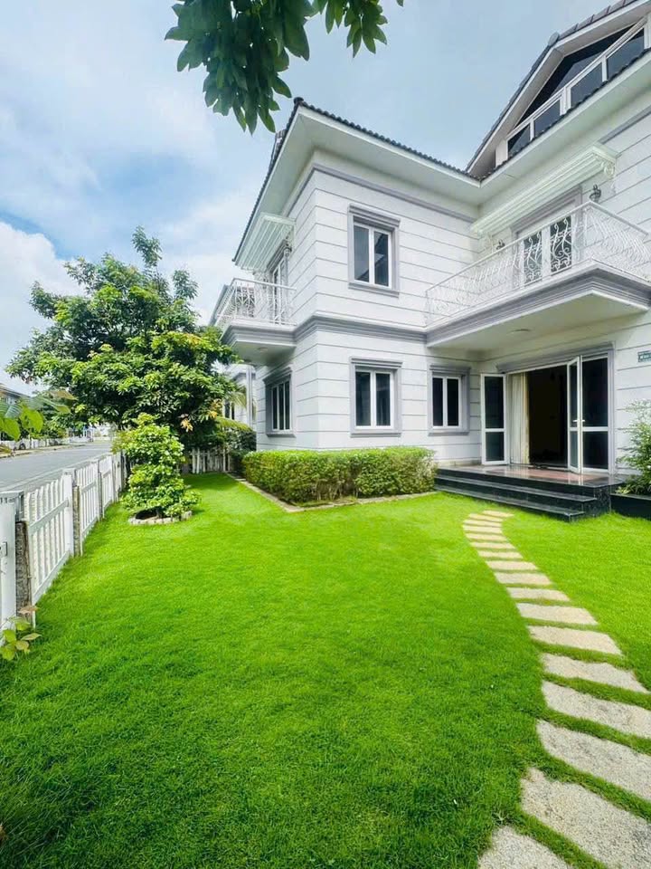 Biệt thự vườn sang chảnh 400m2, có thang máy, gara 3 ô tô - Thủ Đức Garden Homes