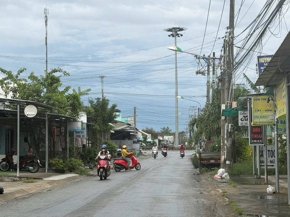 Đất biệt thự 2 mặt tiền hẻm ô tô, kinh doanh đỉnh, Phú Tân, Bến Tre, giá chỉ 1,5 tỷ