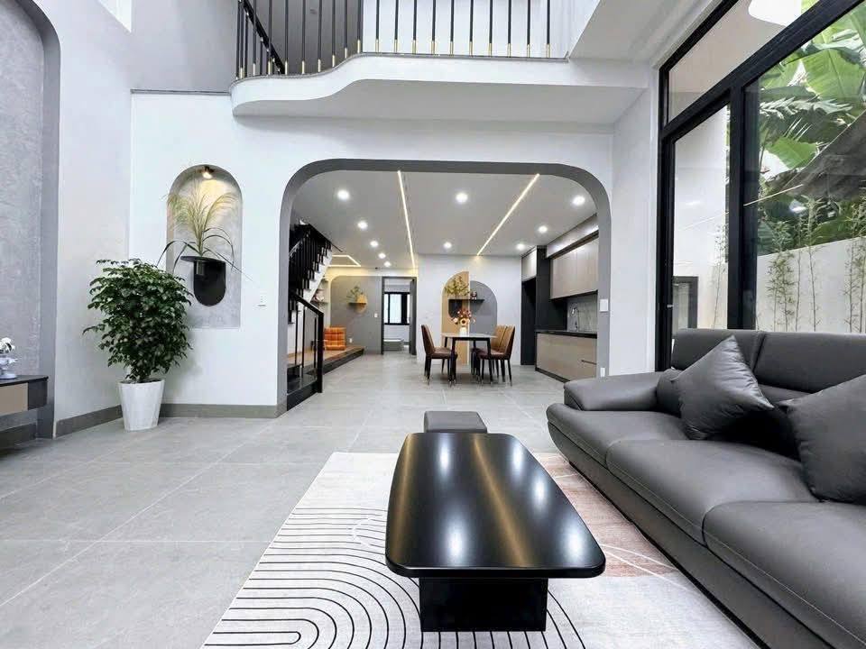 Bán nhà 3 tầng hiện đại, diện tích 104,8m² tại Sa Pa, Lào Cai giá 2,99 tỷ