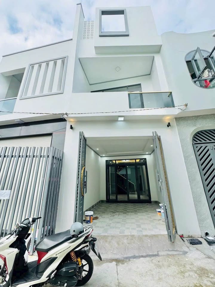 Nhà Trảng Dài 1 trệt 2 lầu sổ đỏ trao tay, rước ngay lộc vàng