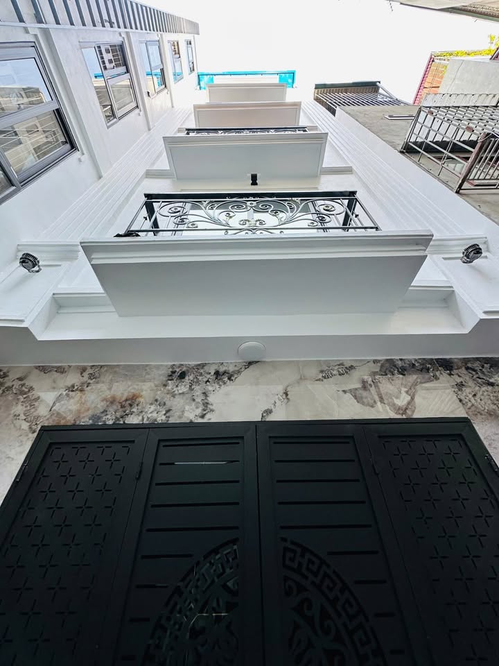 Nhà mới Khúc Thừa Dụ, Cầu Giấy 42m2, 7 tầng, thang máy, nội thất đầy đủ