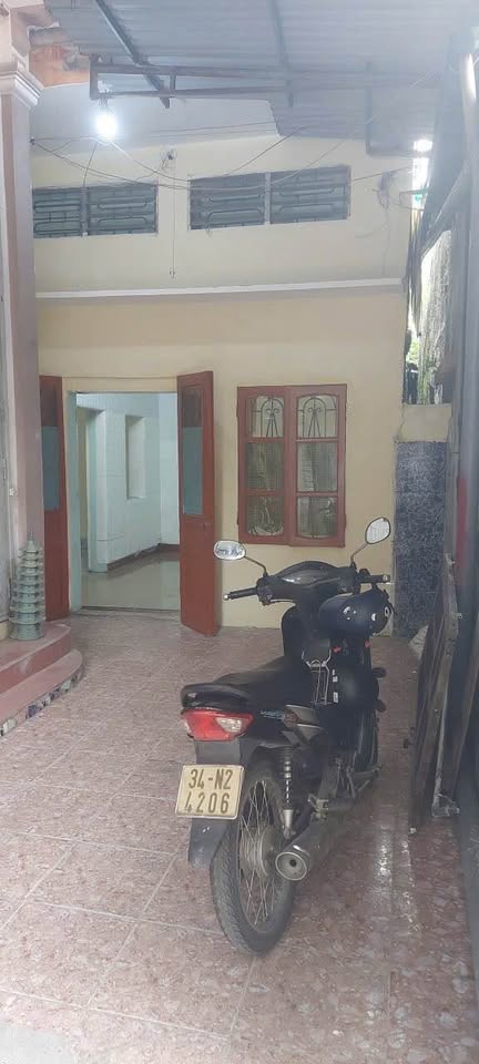 Bán nhà cấp 4 vuông vắn 63m2 ngõ Hàn Giang, gần trường điểm, giá 1.6 tỷ