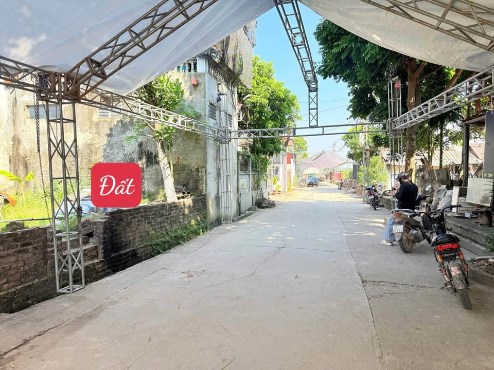 Đất kinh doanh trục chính 64m2, đường 3 ô tô tránh, giá hơn 2 tỷ tại Võng Xuyên, Phúc Thọ