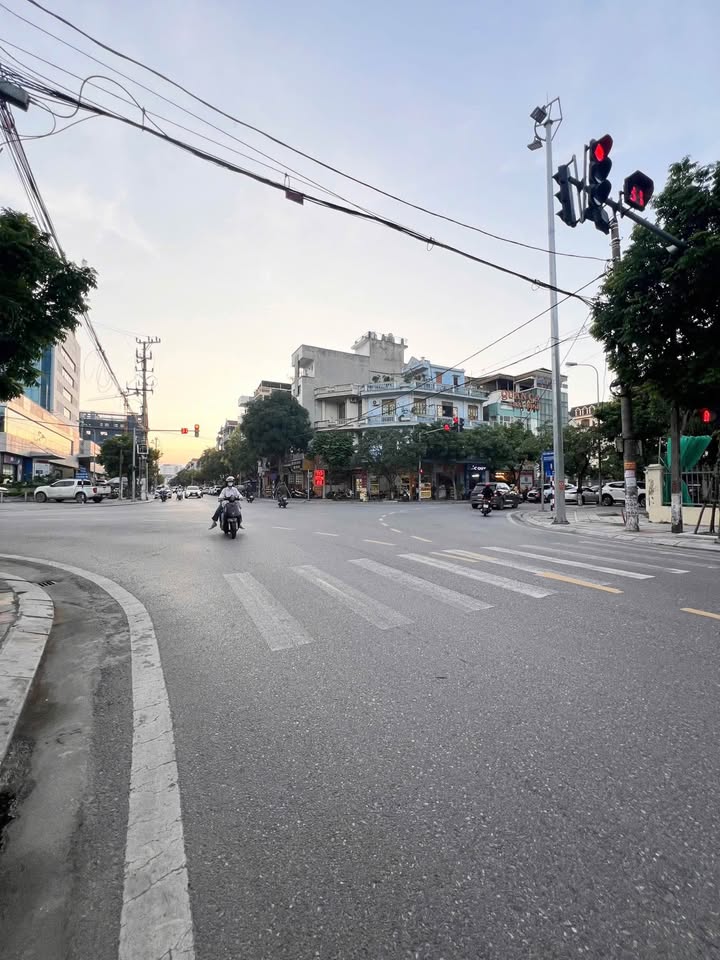 Nhà góc mặt đường Trần Phú, kinh doanh đỉnh cao, dòng tiền ổn định