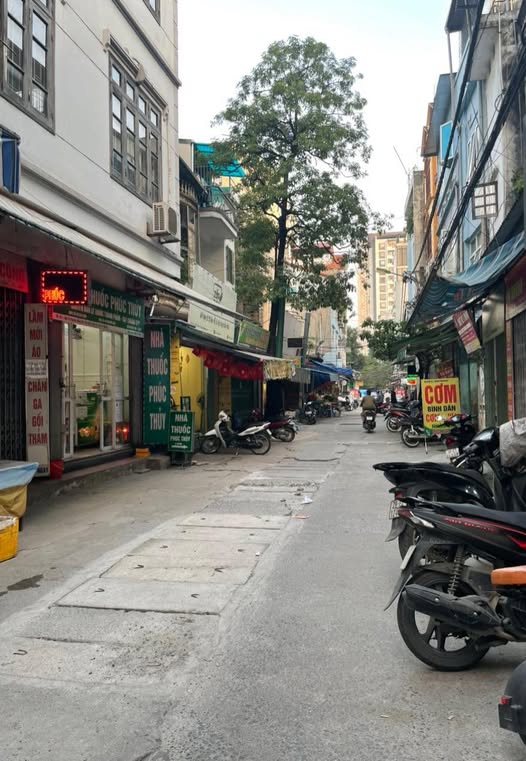 Nhà xinh xắn 4 tầng, 47m², 5,4m mặt tiền, gần phố kinh doanh