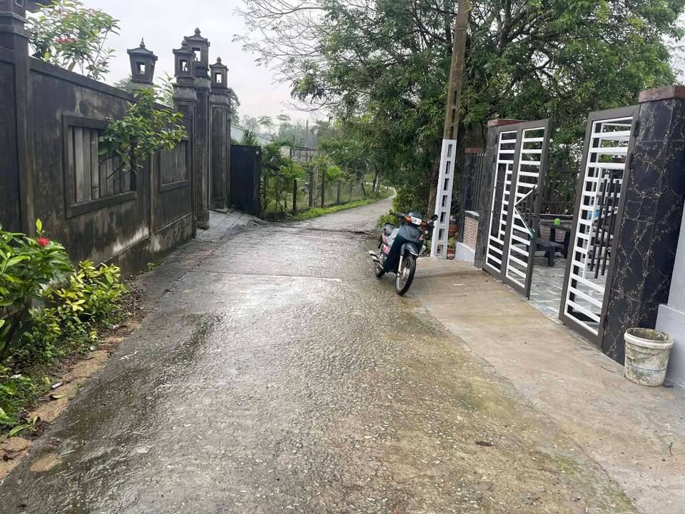 Nhà cấp 4 mới xây, sân vườn đậu ô tô, giá 1,5 tỷ