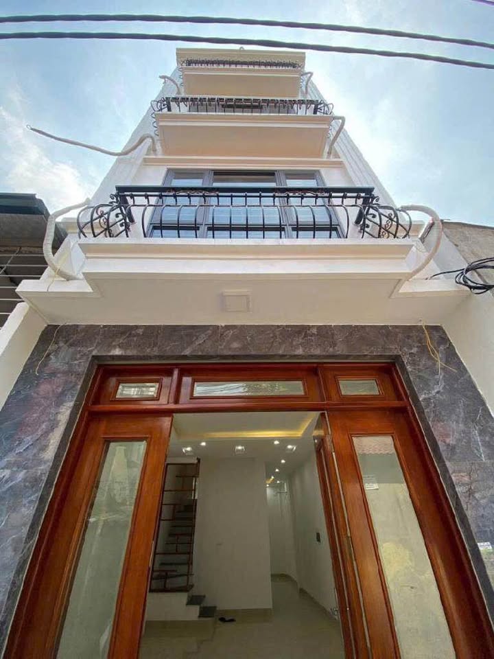Nhà 5 tầng thang máy mới xây, vị trí đắc địa Hoàng Mai, chỉ nhỉnh 8 tỷ