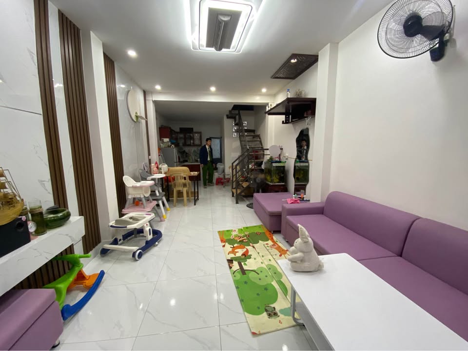 Nhà Trần Thánh Tông 31m2, 2 tầng, full nội thất xịn, giá hời 1,39 tỷ