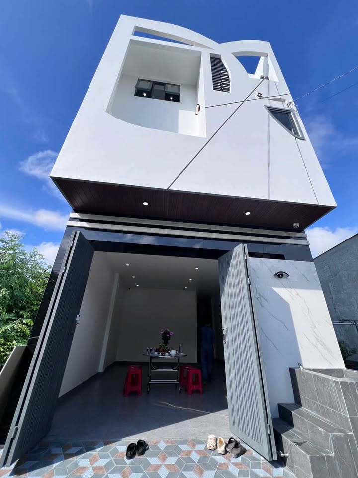 Nhà siêu xinh, thiết kế lửng lầu, nội thất nhập khẩu cao cấp đang chờ đón bạn tại phường Mỹ Ngãi