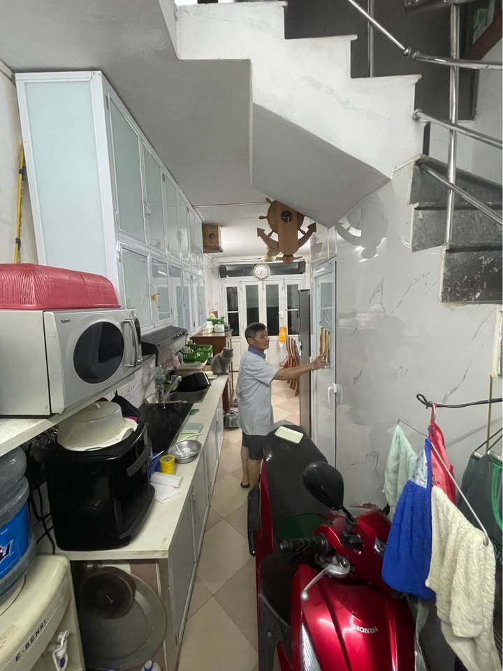 Nhà 33m2, 4 tầng, mặt tiền 3.1m, cơ hội vàng tại Tam Trinh