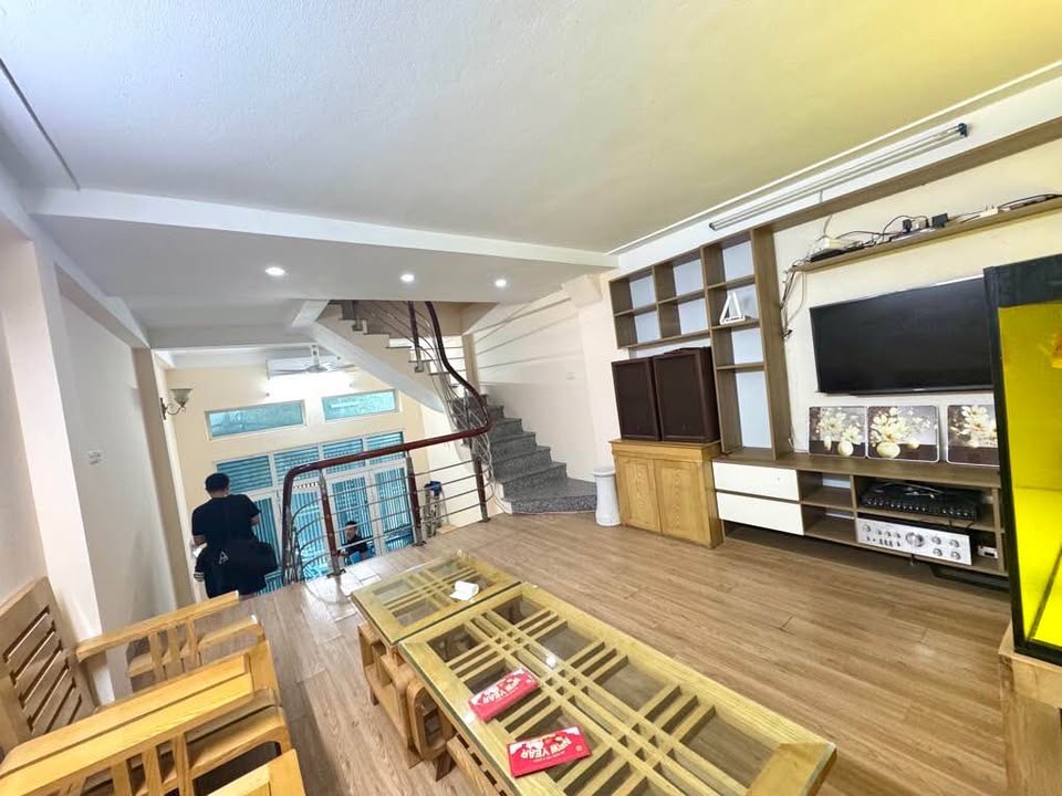 Nhà xinh Cầu Cốc, 5 tầng lung linh, gần ô tô, giá iu thương