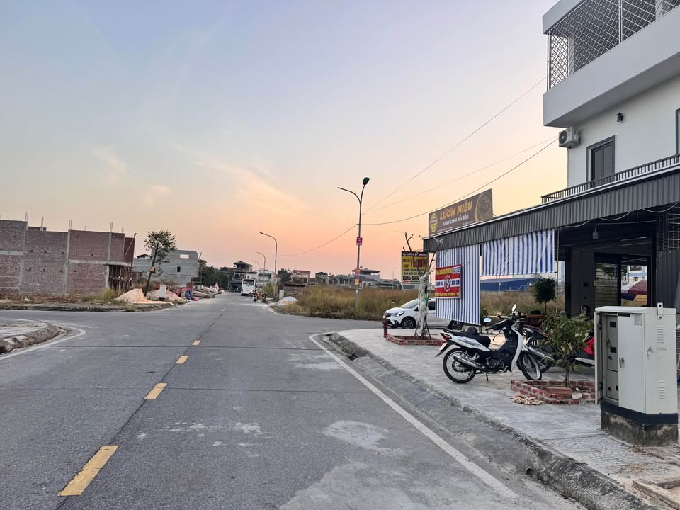 Bán đất vàng tại dự án Midtown One Uông Bí, diện tích 90m2, hướng Đông