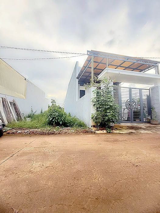 Bán đất vàng 5mx23m, 999 triệu, hẻm xe hơi, gần đại học tây Nguyên