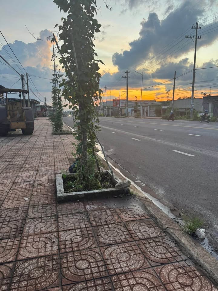 Đất Hùng Vương, Quảng Phú, 8,6mx40m, nở hậu, khu kinh doanh sầm uất