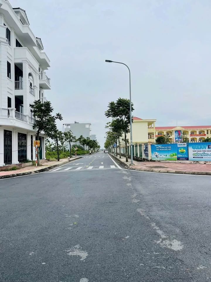 Bán đất B9, khu đô thị Vũ Phúc, thành phố Thái Bình, vị trí đắc địa, view trường học