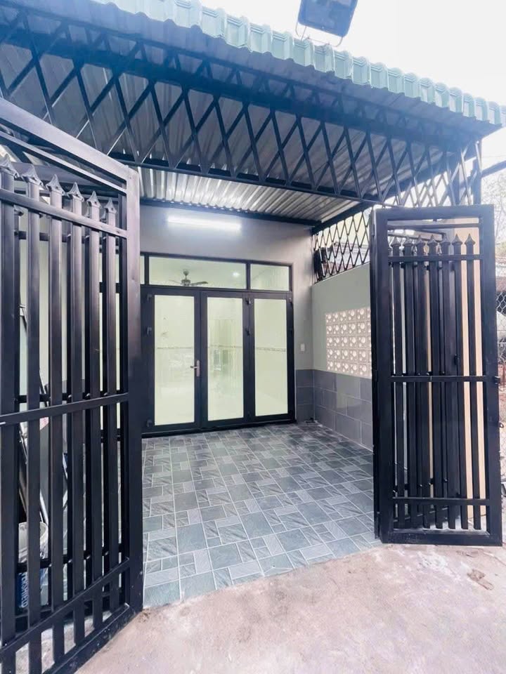 Nhà cấp 4 mới xây - rộng rãi, thoáng mát, vị trí đắc địa tại Tân Đông Hiệp