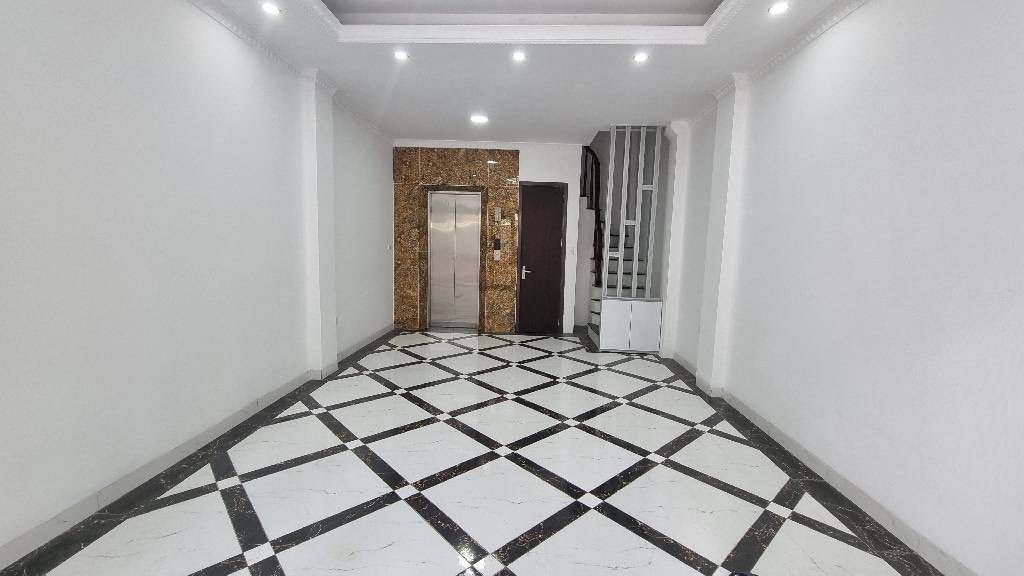 Bán nhà 7 tầng có thang máy, mặt tiền 4m, ô tô đỗ cổng, Tây Hồ