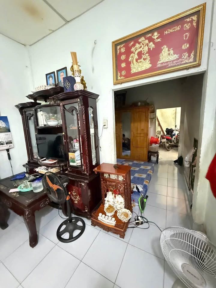 Nhà sổ hồng riêng gần chợ Dĩ An giá rẻ bất ngờ, chỉ 1,89 tỷ