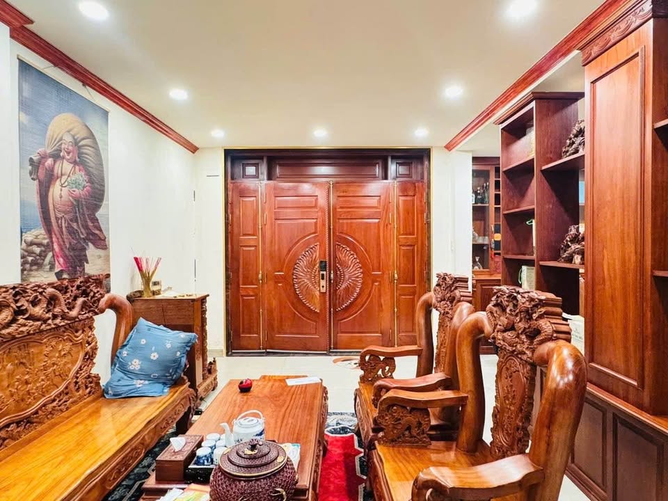 Nhà hẻm xe hơi Nguyễn Đình Chiểu, Quận 3, 61m2, 3 tầng, full nội thất gỗ hương xịn sò