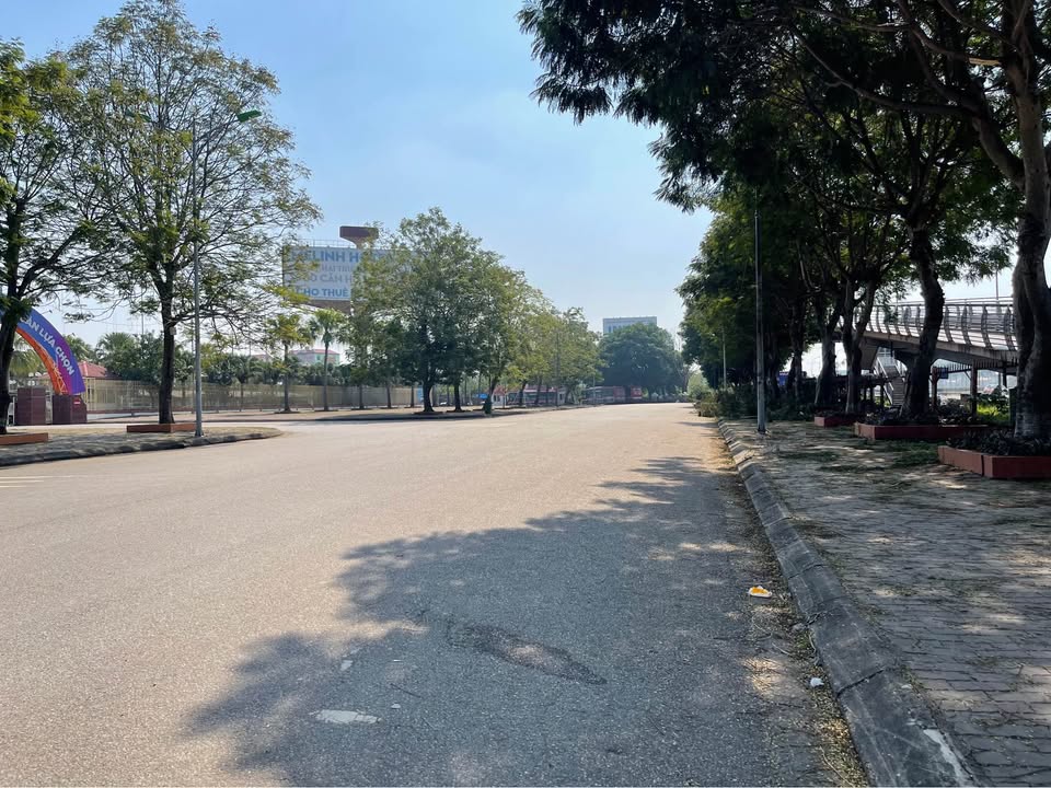 Lô đất vuông vắn 45m2, ô tô vào đất, gần khu công nghiệp Quang Minh, Hà Nội