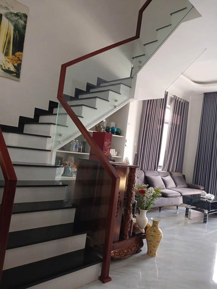 Nhà hẻm ô tô Buôn Ma Thuột 271m² thổ cư, sân vườn, nội thất xịn, giá hời