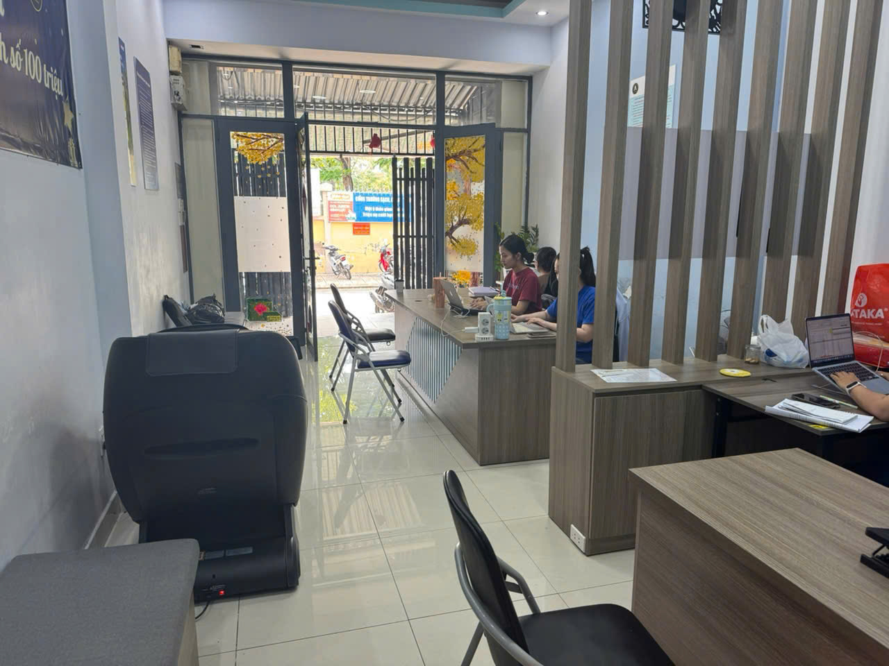 Nhà 4x20m, 1 trệt 3 lầu, 6 phòng - Quận 7 - Ở hay làm văn phòng, tùy bạn