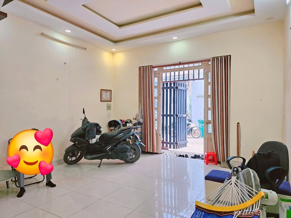 Nhà 3 tầng xinh xắn, đối diện Gigamall, 60m2, hẻm ô tô, nhỉnh 6 tỷ