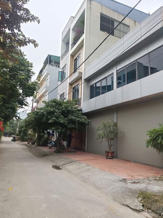 Bán đất tặng nhà 2 tầng Xuân Đỉnh, Bắc Từ Liêm, 120m2, mặt tiền 7m, vỉa hè rộng