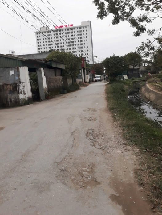 Bán đất 68m2 gần chung cư Quảng Thành, sổ sẵn