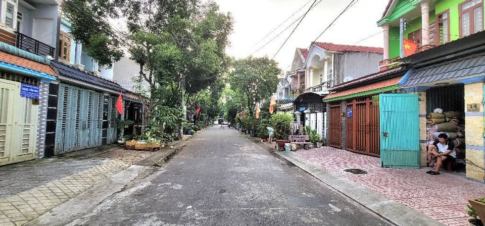 Đất Dĩ An, 100m² , đường 8m, giá 4.9 tỷ, ô tô đỗ thoải mái