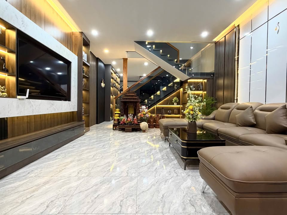 Nhà phố hiện đại, kinh doanh đa ngành nghề, Hoàng Hoa Thám, 4,7m x 23m, 5,89 tỷ