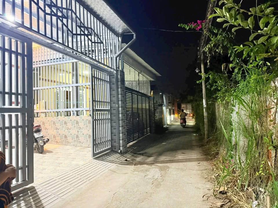 Nhà xinh Phú Tân giá yêu thương chỉ 1,69 tỷ, ô tô tận cửa