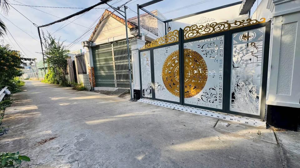 Nhà 2 tỷ, hẻm xe 16 chỗ, tặng full nội thất đón gió Tây Nam mát rượi